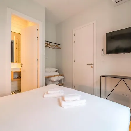 Cozy 1br Getaway Intendente | By Airnest * Lisbon
